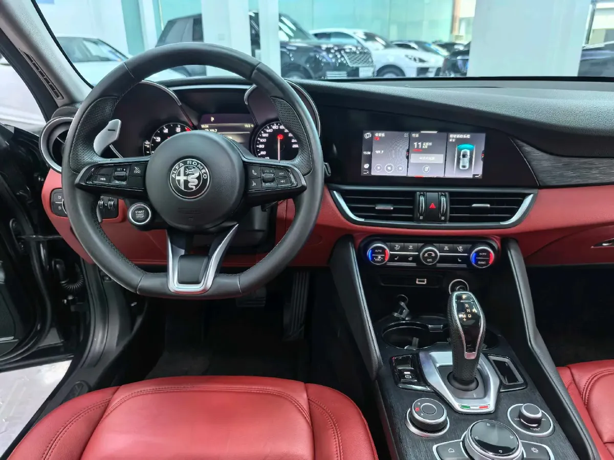 2021 Alfa Romeo Giulia 2.0T 280HP L4 8AT,autocango,china used car exporter,china ev exporter,chinese used car exporter,chinese used ev exporter