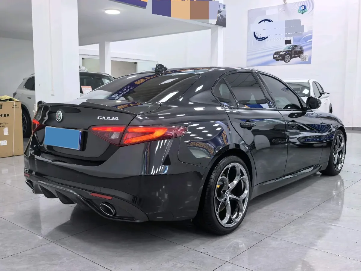 2021 Alfa Romeo Giulia 2.0T 280HP L4 8AT,autocango,china used car exporter,china ev exporter,chinese used car exporter,chinese used ev exporter
