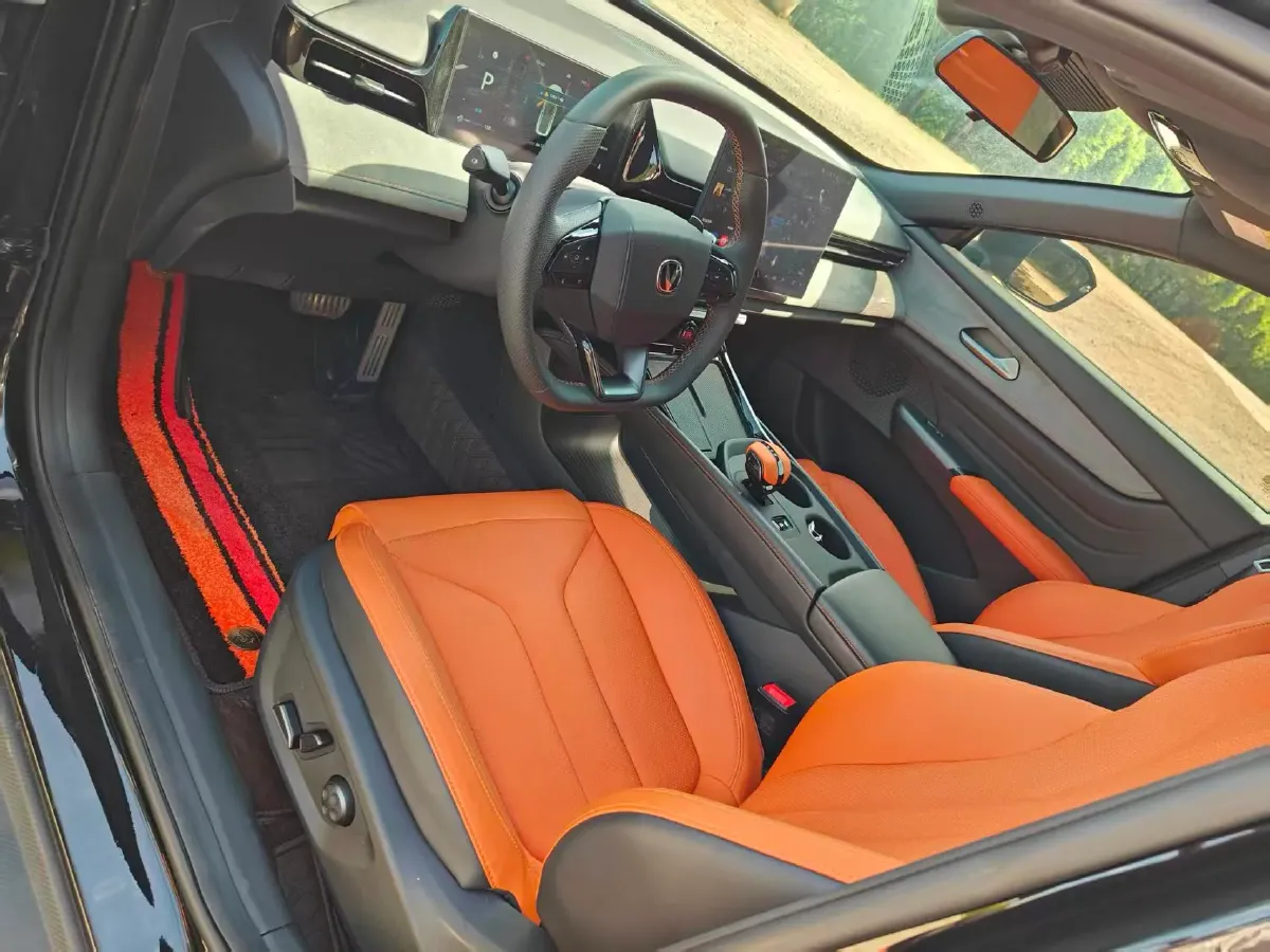 2025 ChangAn UNI-V 2.0T 245HP L4 8AT,autocango,china used car exporter,china ev exporter,chinese used car exporter,chinese used ev exporter