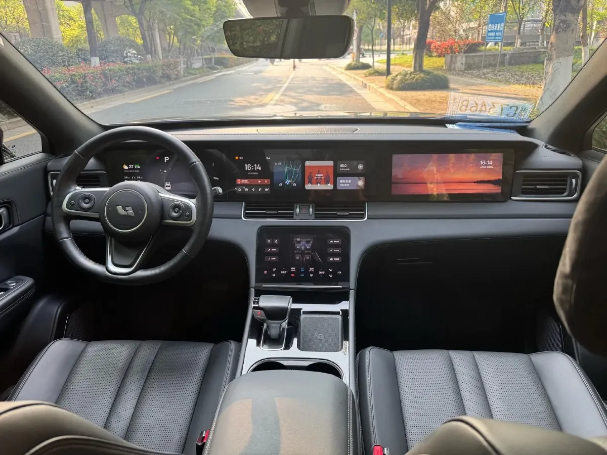 2020 Li ONE Range Extended 131HP REEV 40.5KWH,autocango,china used car exporter,china ev exporter,chinese used car exporter,chinese used ev exporter