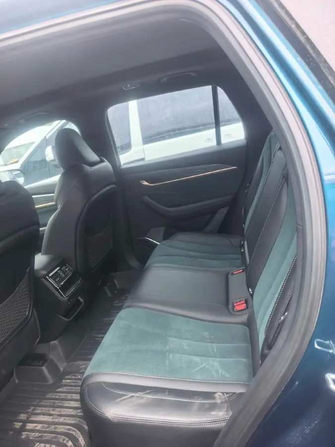 2021 Geely Monjaro 2.0T 218HP L4 7DCT,autocango,china used car exporter,china ev exporter,chinese used car exporter,chinese used ev exporter