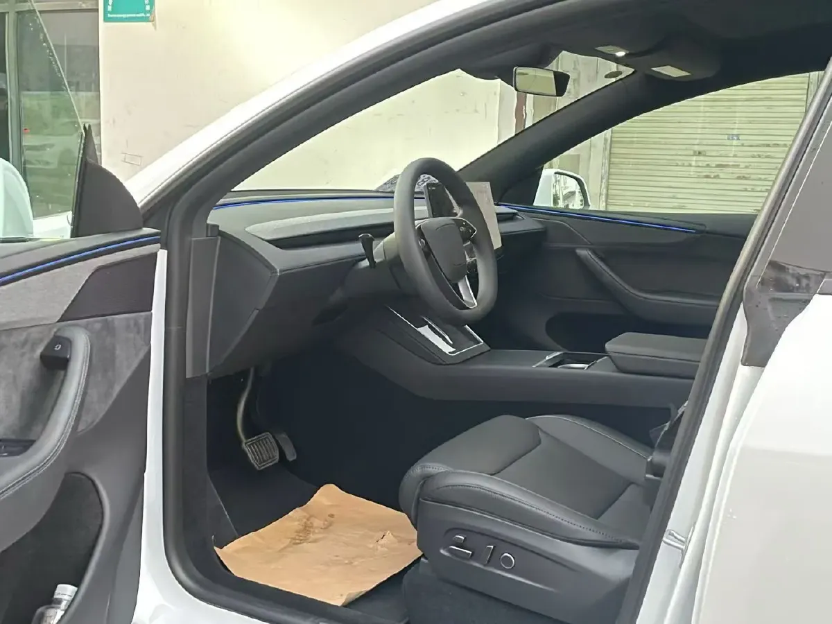 2025 Tesla Model Y L BEV,autocango,china used car exporter,china ev exporter,chinese used car exporter,chinese used ev exporter