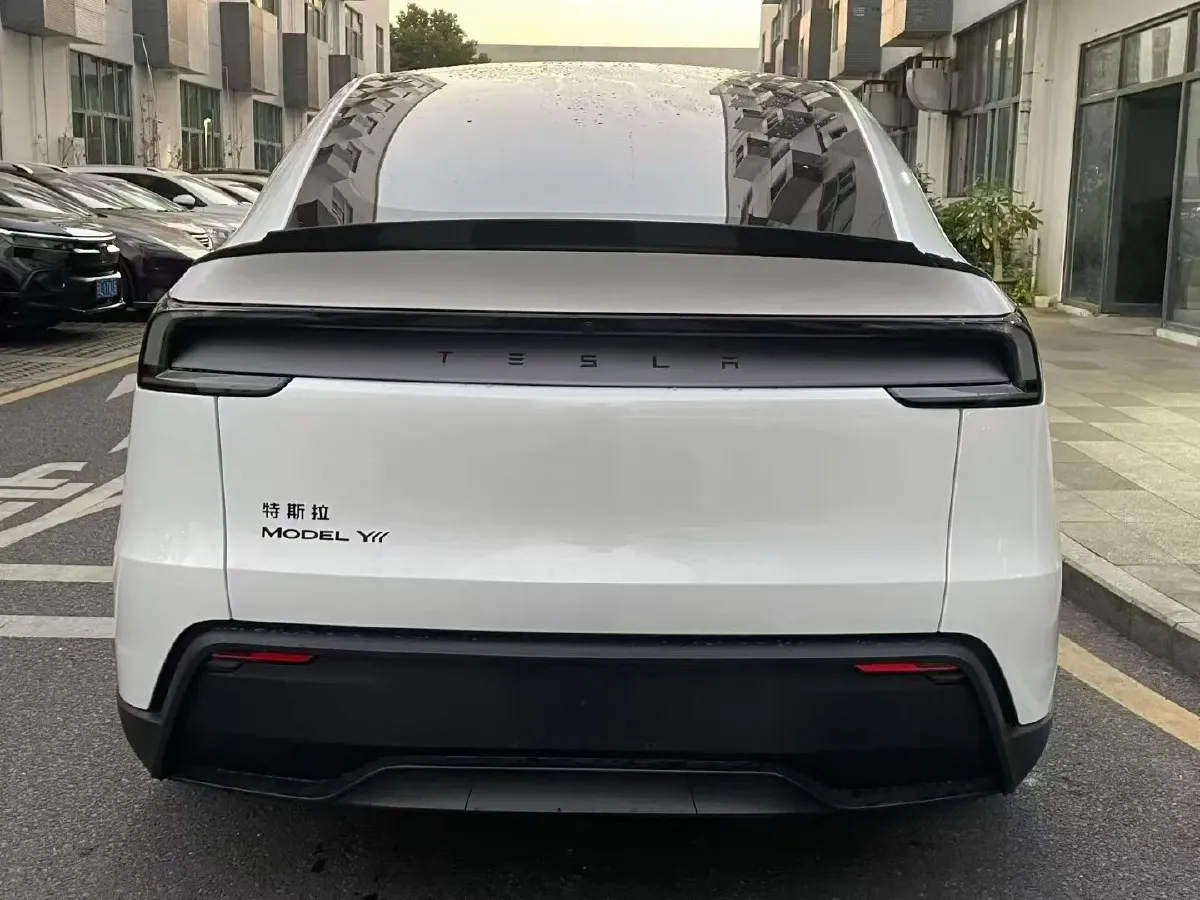2025 Tesla Model Y L BEV,autocango,china used car exporter,china ev exporter,chinese used car exporter,chinese used ev exporter