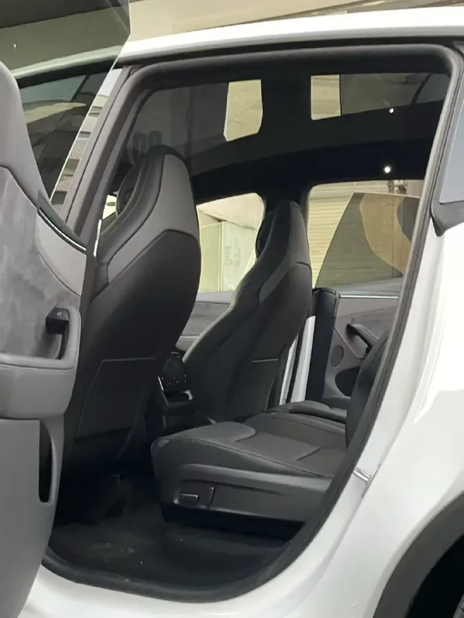 2025 Tesla Model Y L BEV,autocango,china used car exporter,china ev exporter,chinese used car exporter,chinese used ev exporter