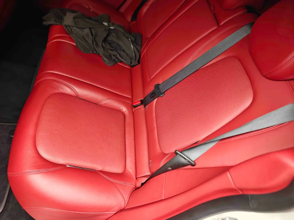 2021 Aston Martin DBX 4.0T 550HP V8 9AT,autocango,china used car exporter,china ev exporter,chinese used car exporter,chinese used ev exporter