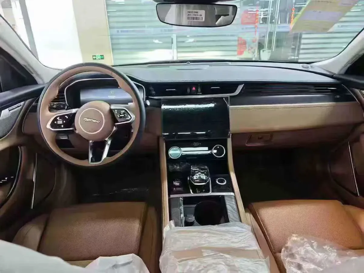 2025 Jaguar XFL 2.0T 250HP L4 8AT,autocango,china used car exporter,china ev exporter,chinese used car exporter,chinese used ev exporter