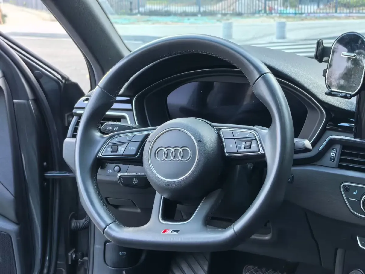 2023 Audi A4L 2.0T 190HP L4 7DCT,autocango,china used car exporter,china ev exporter,chinese used car exporter,chinese used ev exporter