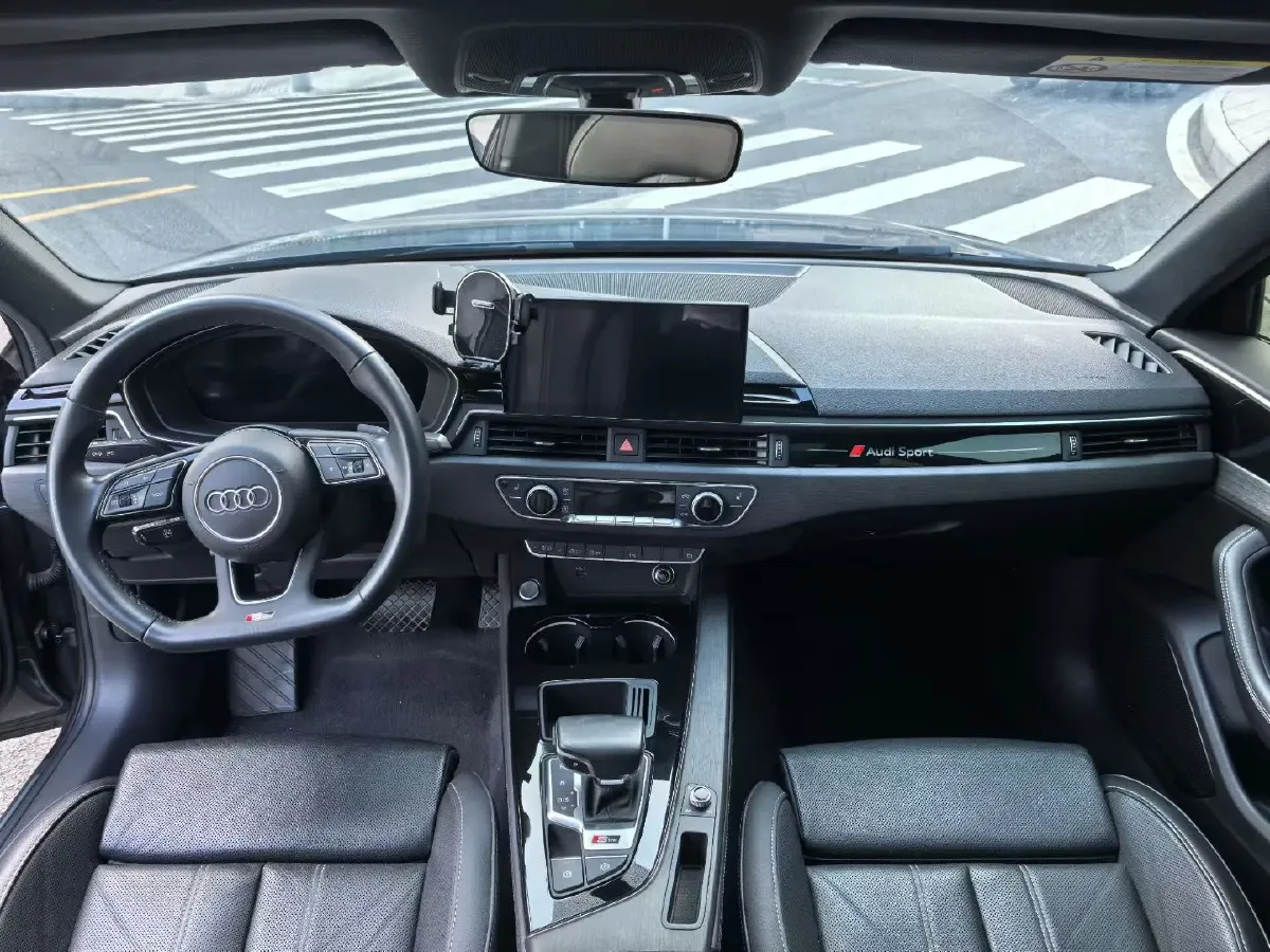 2023 Audi A4L 2.0T 190HP L4 7DCT,autocango,china used car exporter,china ev exporter,chinese used car exporter,chinese used ev exporter