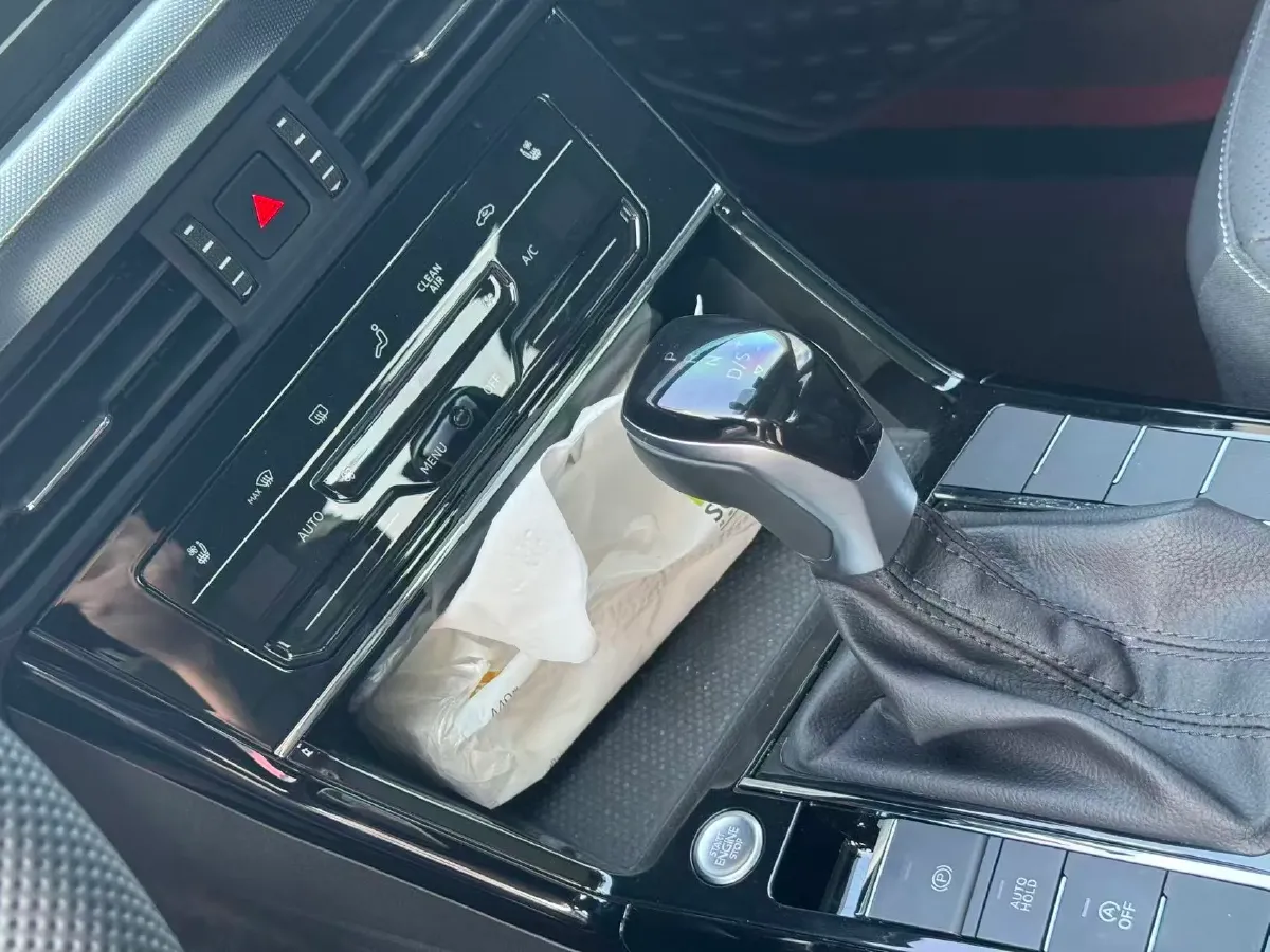 2024 Volkswagen Passat 2.0T 186HP L4 7DCT,autocango,china used car exporter,china ev exporter,chinese used car exporter,chinese used ev exporter