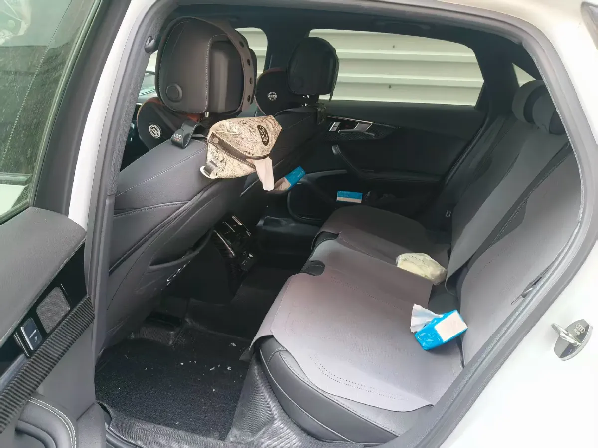 2023 Audi A4L 2.0T 190HP L4 7DCT,autocango,china used car exporter,china ev exporter,chinese used car exporter,chinese used ev exporter