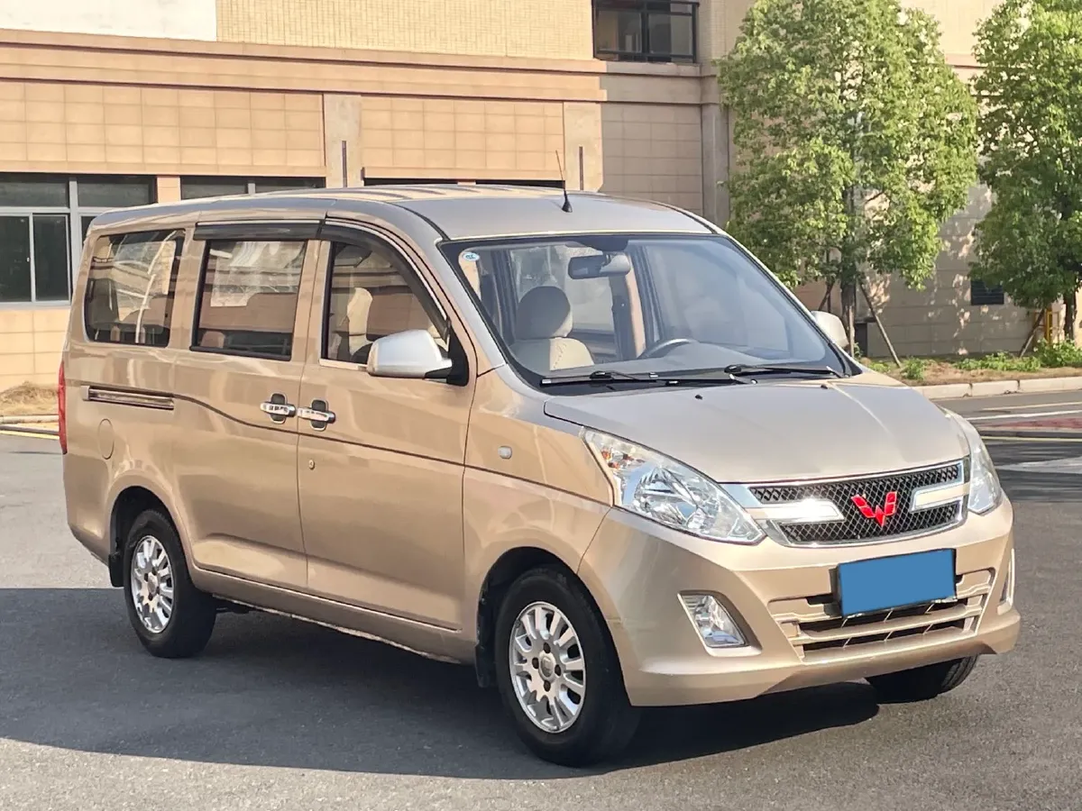 2019 WuLing HongGuang V 1.5L 105HP L4 5MT,autocango,china used car exporter,china ev exporter,chinese used car exporter,chinese used ev exporter