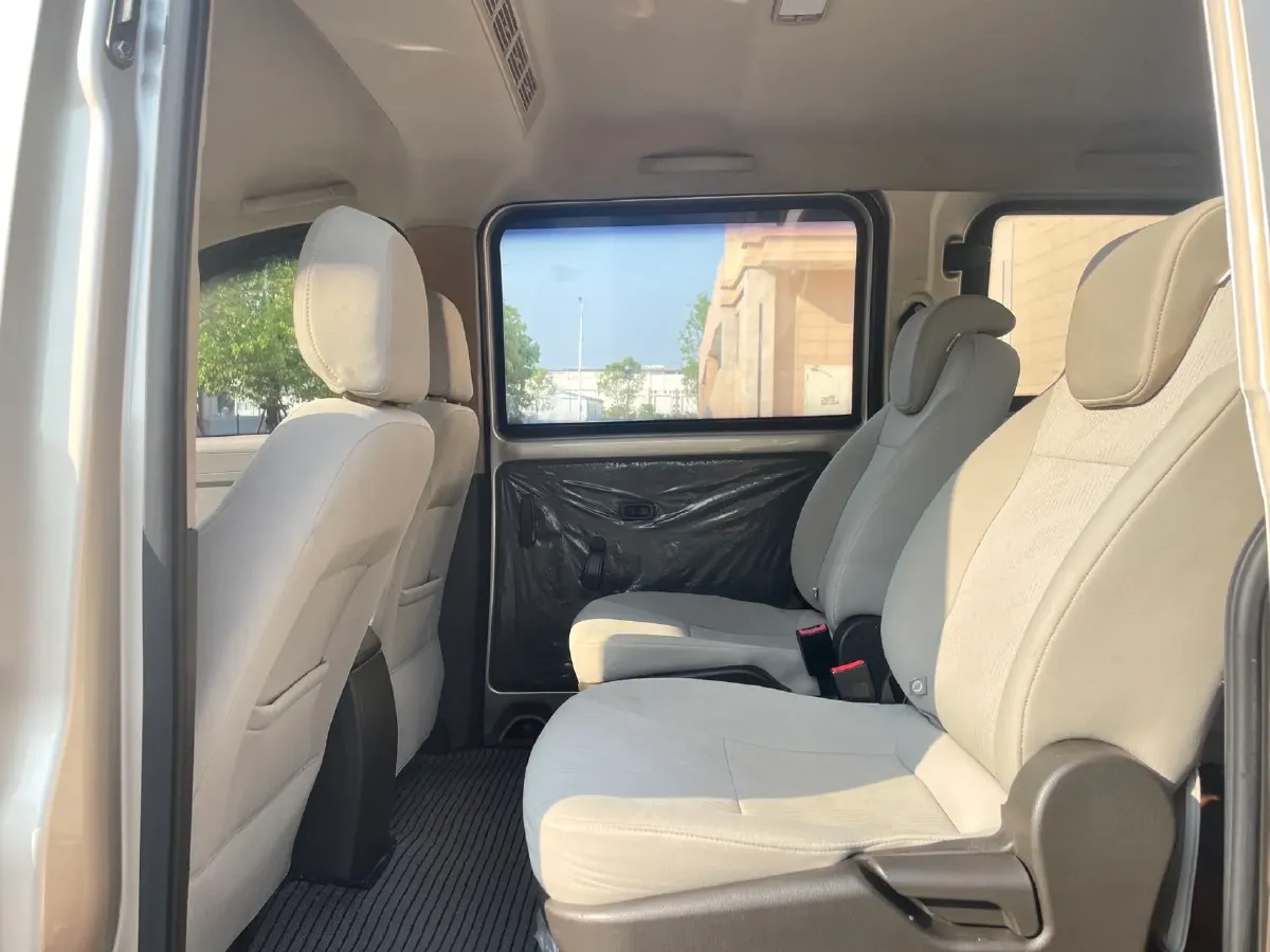 2019 WuLing HongGuang V 1.5L 105HP L4 5MT,autocango,china used car exporter,china ev exporter,chinese used car exporter,chinese used ev exporter