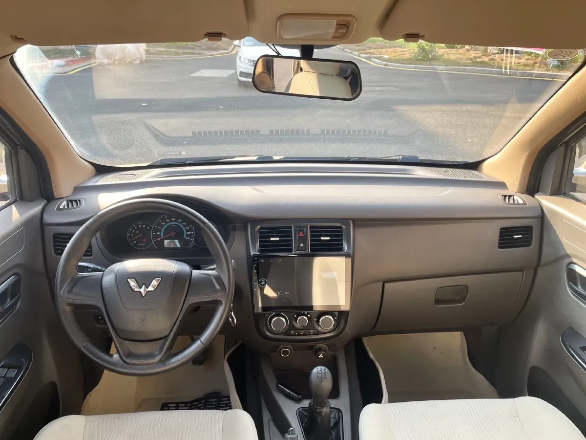 2019 WuLing HongGuang V 1.5L 105HP L4 5MT,autocango,china used car exporter,china ev exporter,chinese used car exporter,chinese used ev exporter