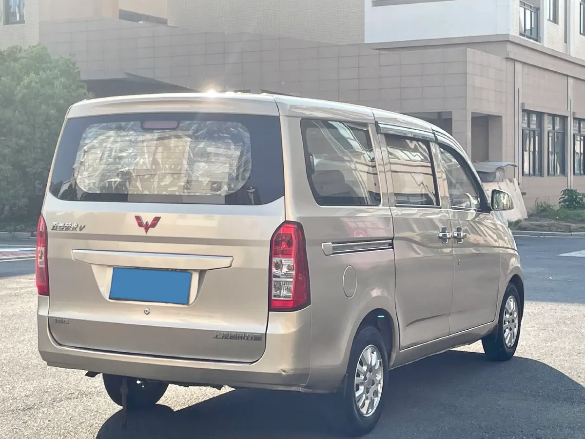 2019 WuLing HongGuang V 1.5L 105HP L4 5MT,autocango,china used car exporter,china ev exporter,chinese used car exporter,chinese used ev exporter