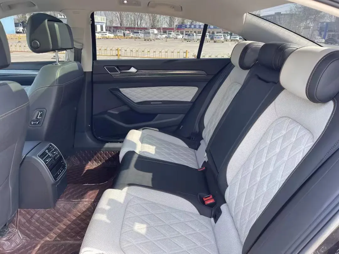 2023 Volkswagen Magotan 2.0T 186HP L4 7DCT,autocango,china used car exporter,china ev exporter,chinese used car exporter,chinese used ev exporter