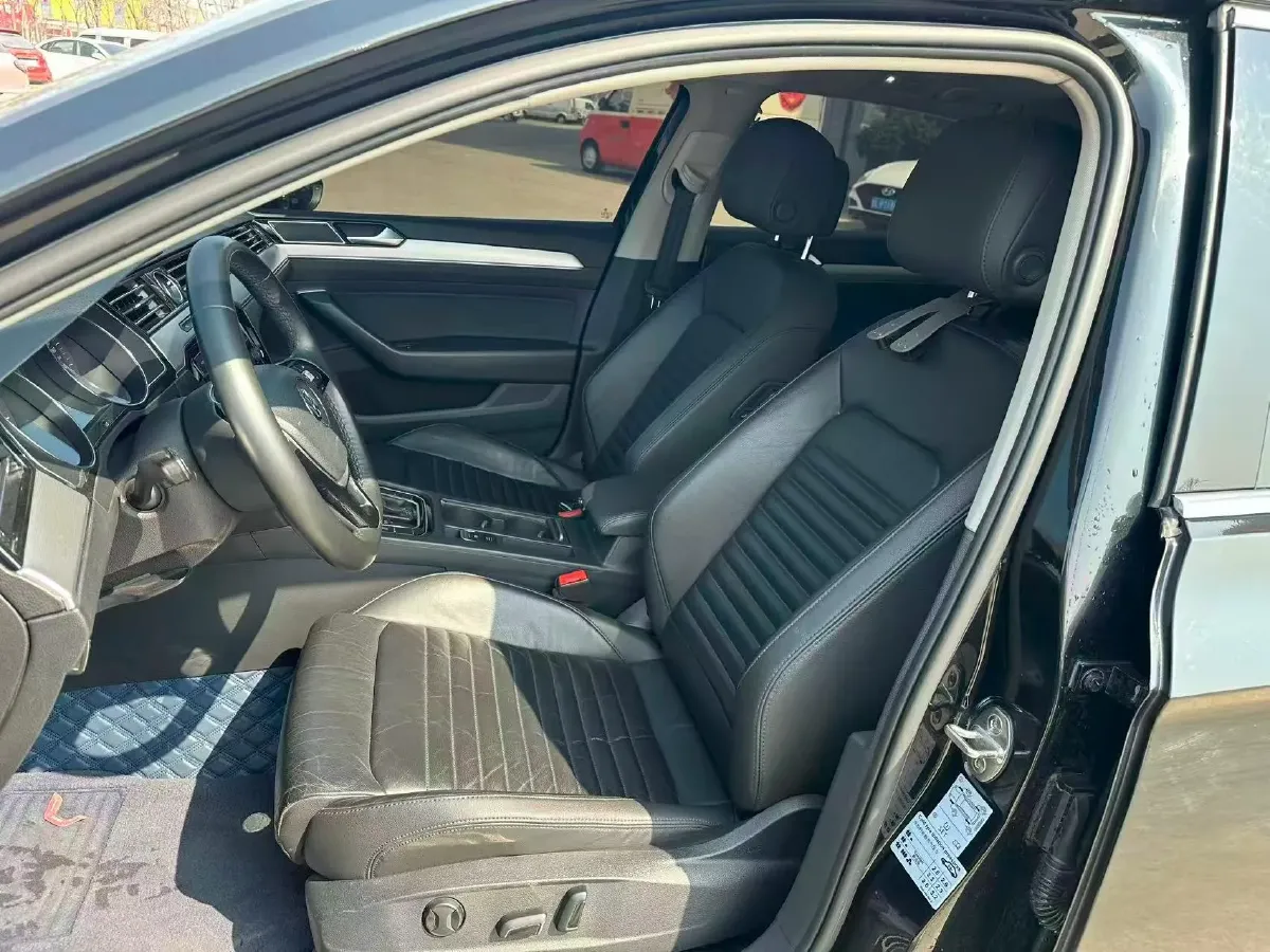 2017 Volkswagen Magotan 1.8T 180HP L4 7DCT,autocango,china used car exporter,china ev exporter,chinese used car exporter,chinese used ev exporter