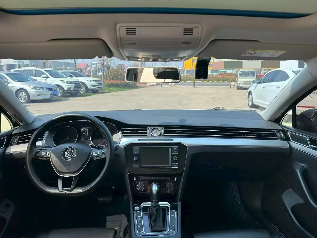 2017 Volkswagen Magotan 1.8T 180HP L4 7DCT,autocango,china used car exporter,china ev exporter,chinese used car exporter,chinese used ev exporter