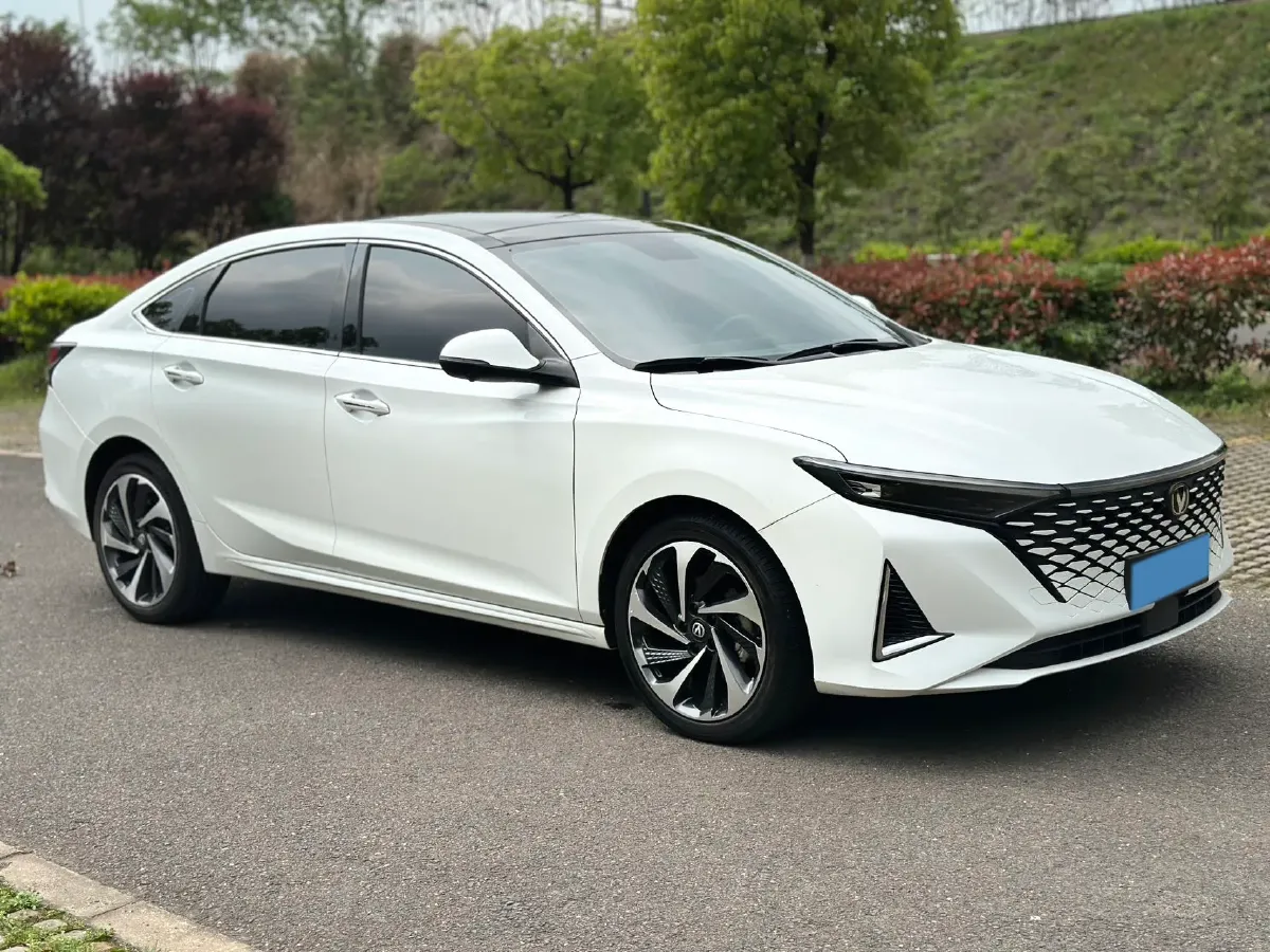 2023 ChangAn Raeton Plus 1.5T 188HP L4 7DCT,autocango,china used car exporter,china ev exporter,chinese used car exporter,chinese used ev exporter