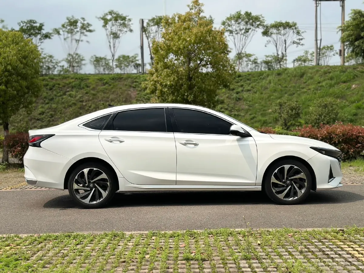 2023 ChangAn Raeton Plus 1.5T 188HP L4 7DCT,autocango,china used car exporter,china ev exporter,chinese used car exporter,chinese used ev exporter