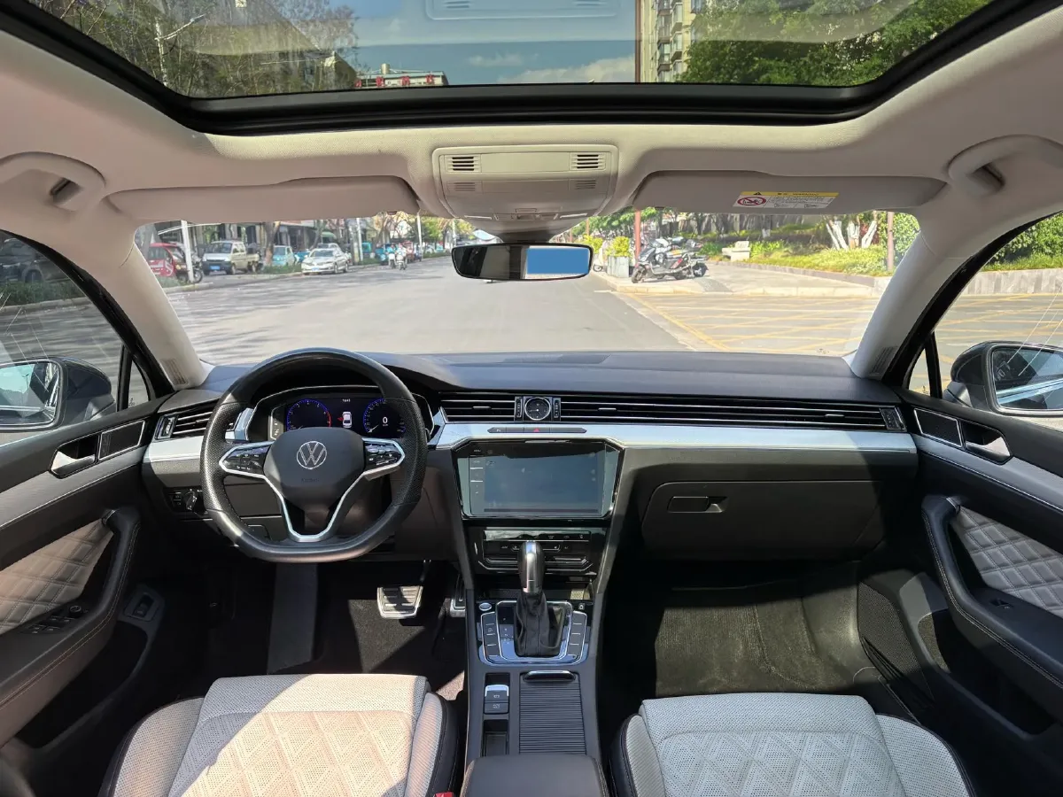 2023 Volkswagen Magotan 2.0T 186HP L4 7DCT,autocango,china used car exporter,china ev exporter,chinese used car exporter,chinese used ev exporter