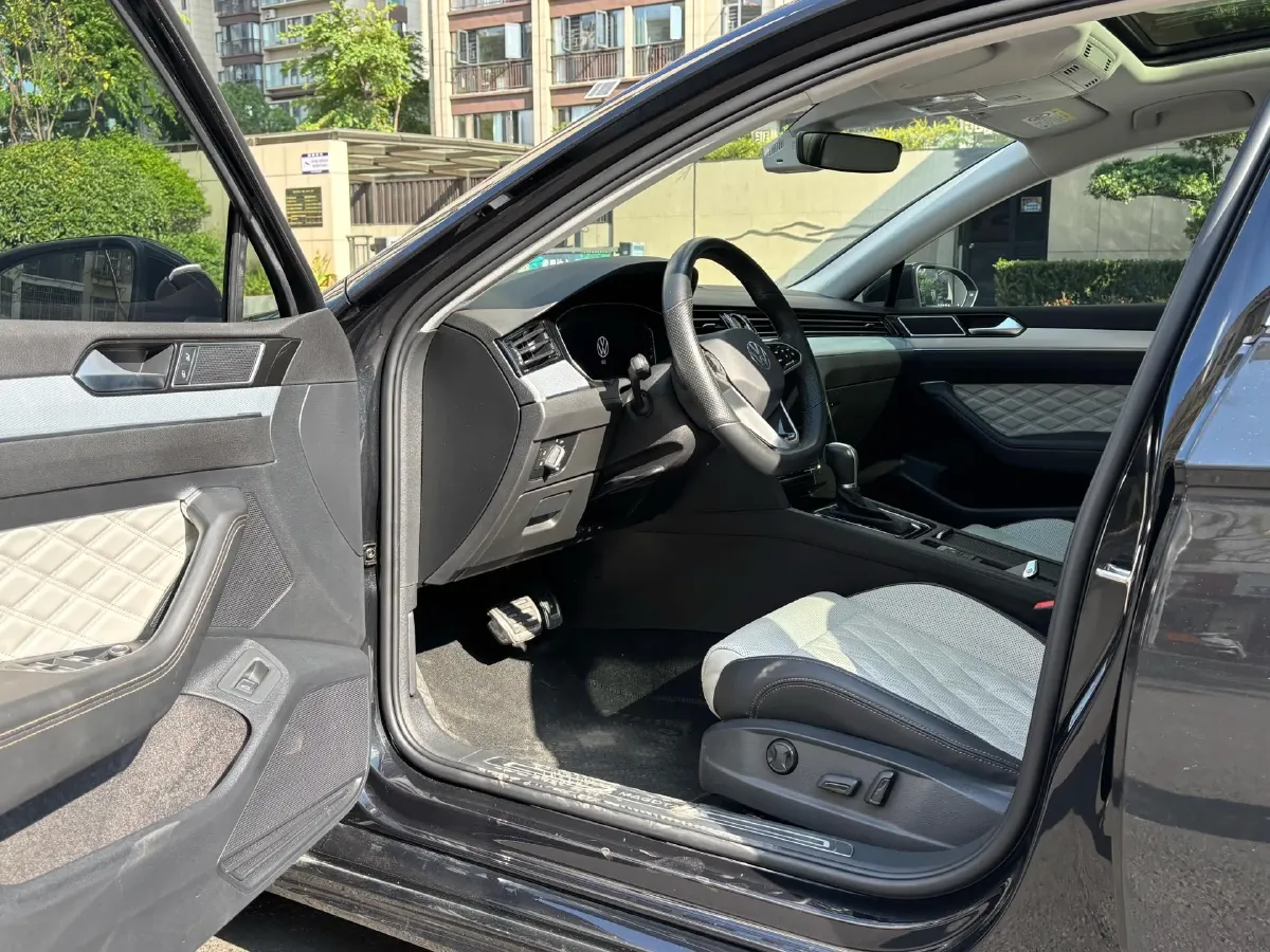 2023 Volkswagen Magotan 2.0T 186HP L4 7DCT,autocango,china used car exporter,china ev exporter,chinese used car exporter,chinese used ev exporter