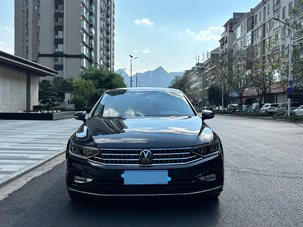 2023 Volkswagen Magotan 2.0T 186HP L4 7DCT,autocango,china used car exporter,china ev exporter,chinese used car exporter,chinese used ev exporter