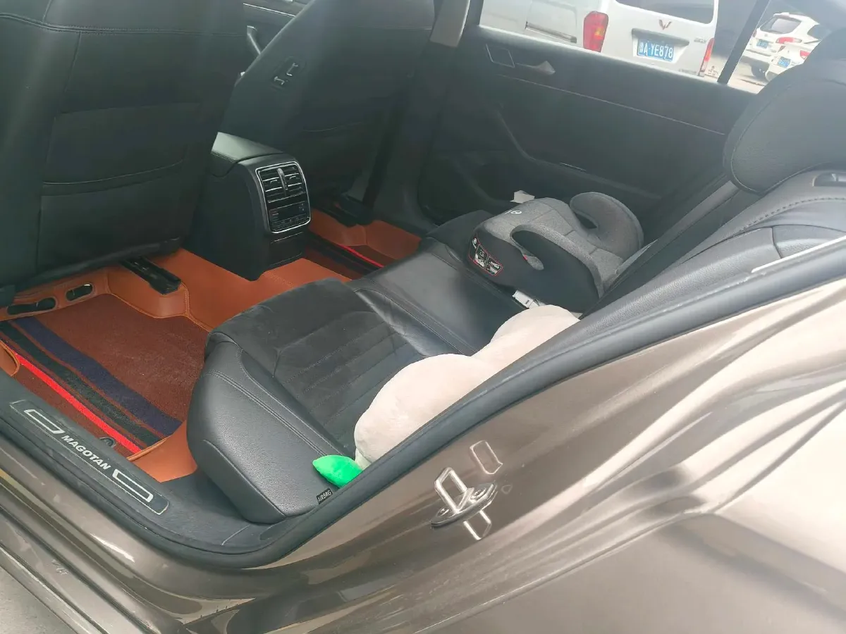 2017 Volkswagen Magotan 1.8T 180HP L4 7DCT,autocango,china used car exporter,china ev exporter,chinese used car exporter,chinese used ev exporter