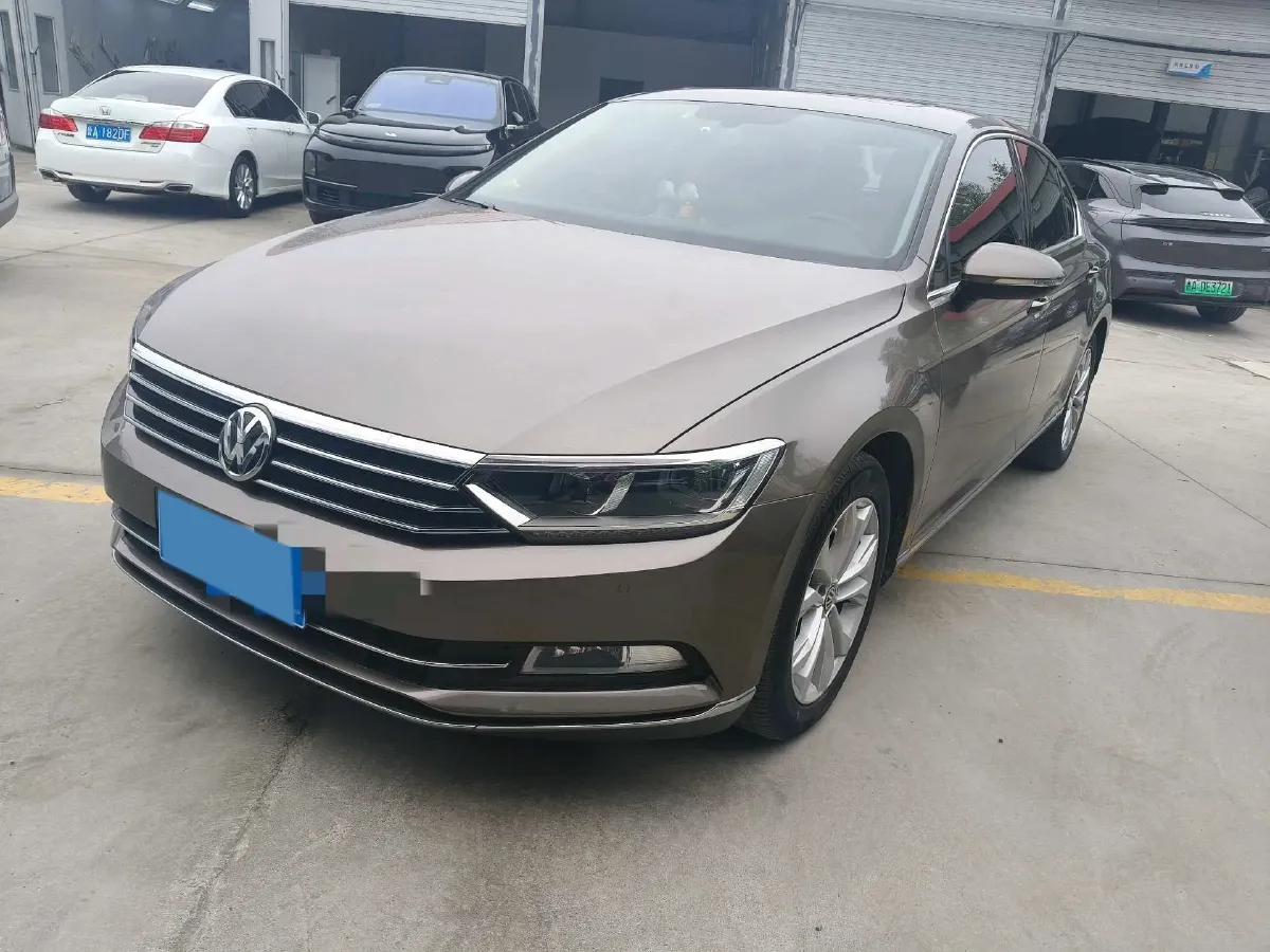 2017 Volkswagen Magotan 1.8T 180HP L4 7DCT,autocango,china used car exporter,china ev exporter,chinese used car exporter,chinese used ev exporter