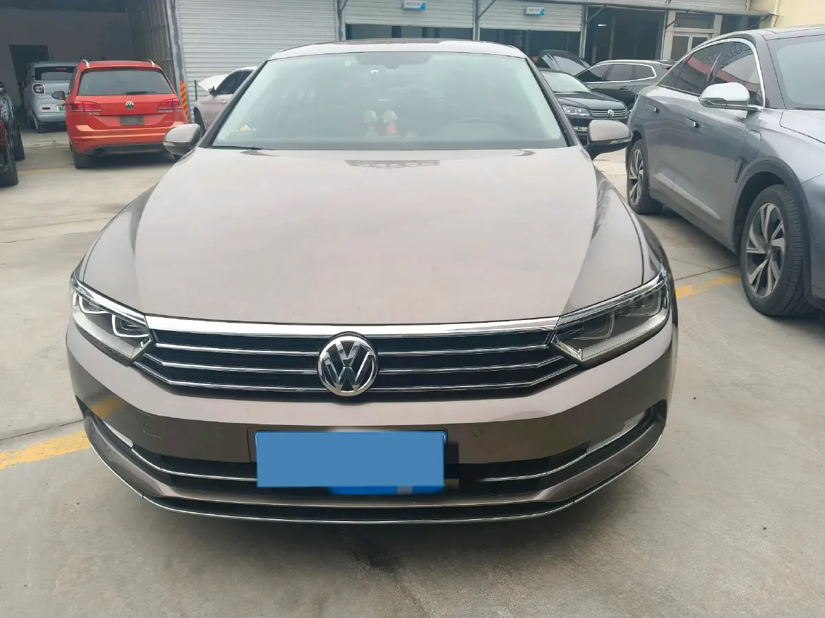 2017 Volkswagen Magotan 1.8T 180HP L4 7DCT,autocango,china used car exporter,china ev exporter,chinese used car exporter,chinese used ev exporter