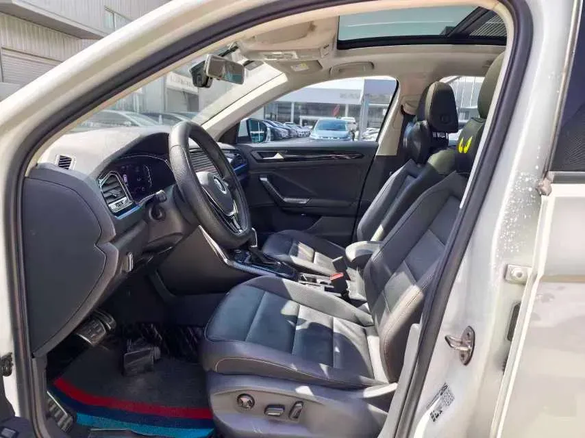 2021 Volkswagen T-Roc 1.4T 150HP L4 7DCT,autocango,china used car exporter,china ev exporter,chinese used car exporter,chinese used ev exporter