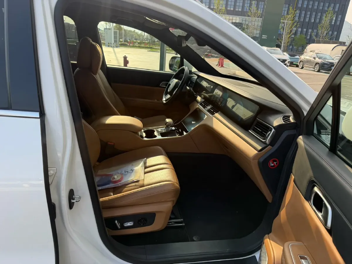 2020 Li ONE Range Extended 131HP REEV 40.5KWH,autocango,china used car exporter,china ev exporter,chinese used car exporter,chinese used ev exporter