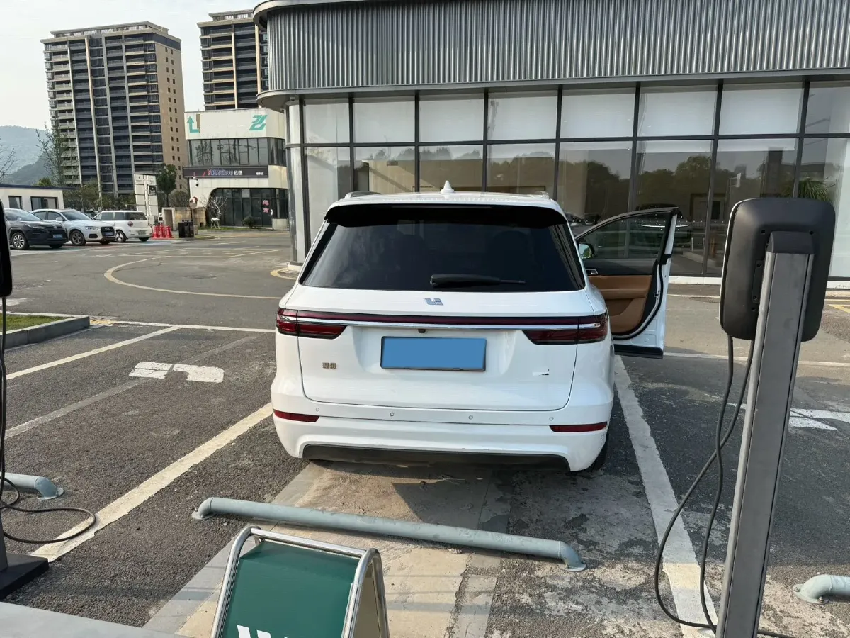 2020 Li ONE Range Extended 131HP REEV 40.5KWH,autocango,china used car exporter,china ev exporter,chinese used car exporter,chinese used ev exporter