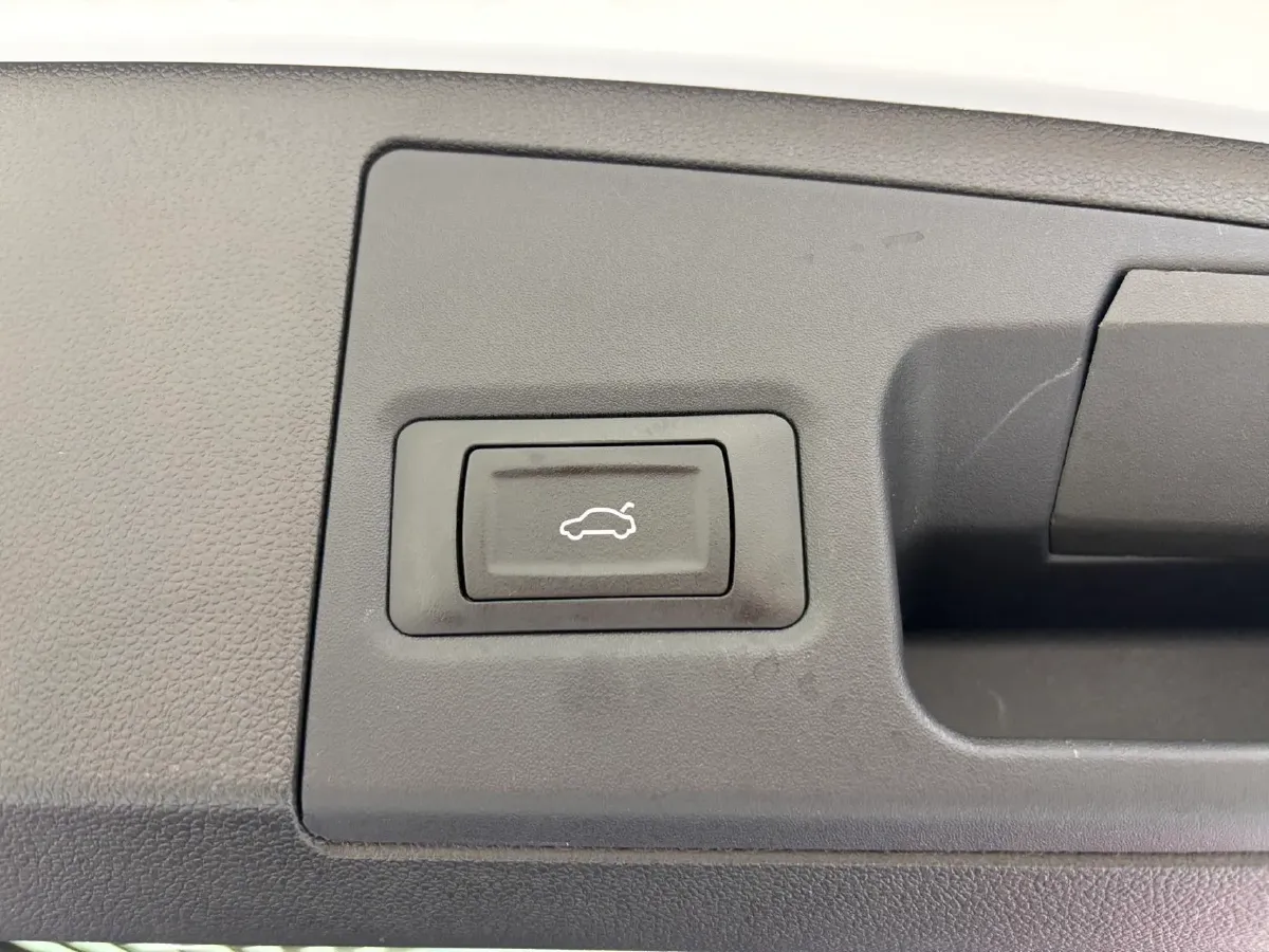 2022 Cadillac XT4 2.0T 237HP L4 9AT,autocango,china used car exporter,china ev exporter,chinese used car exporter,chinese used ev exporter