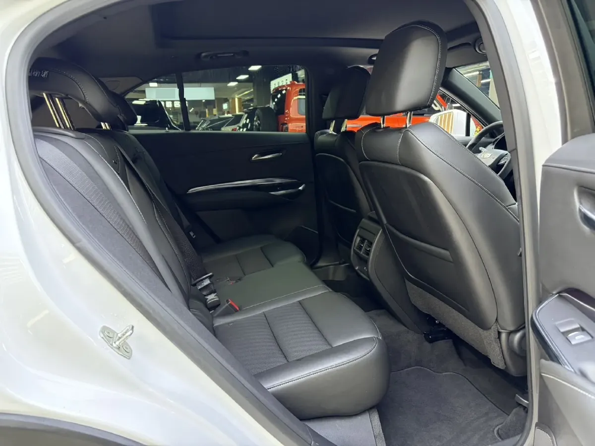 2022 Cadillac XT4 2.0T 237HP L4 9AT,autocango,china used car exporter,china ev exporter,chinese used car exporter,chinese used ev exporter