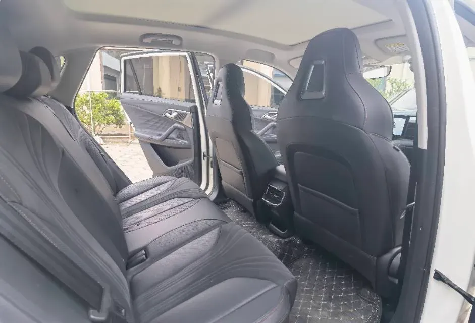 2024 Roewe D5X DMH 1.5T 150HP L4 2DHT PHEV 21.4KWH,autocango,china used car exporter,china ev exporter,chinese used car exporter,chinese used ev exporter