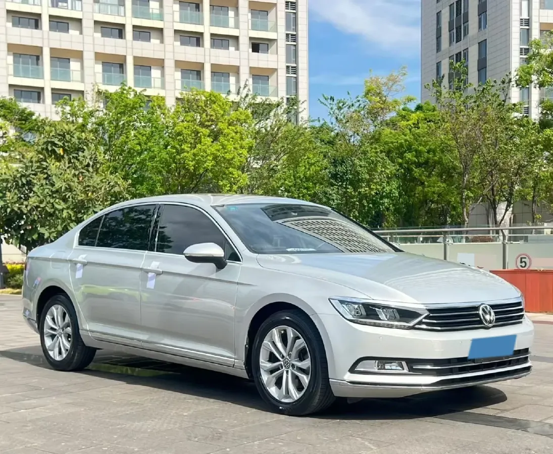 2018 Volkswagen Magotan 1.8T 180HP L4 7DCT,autocango,china used car exporter,china ev exporter,chinese used car exporter,chinese used ev exporter
