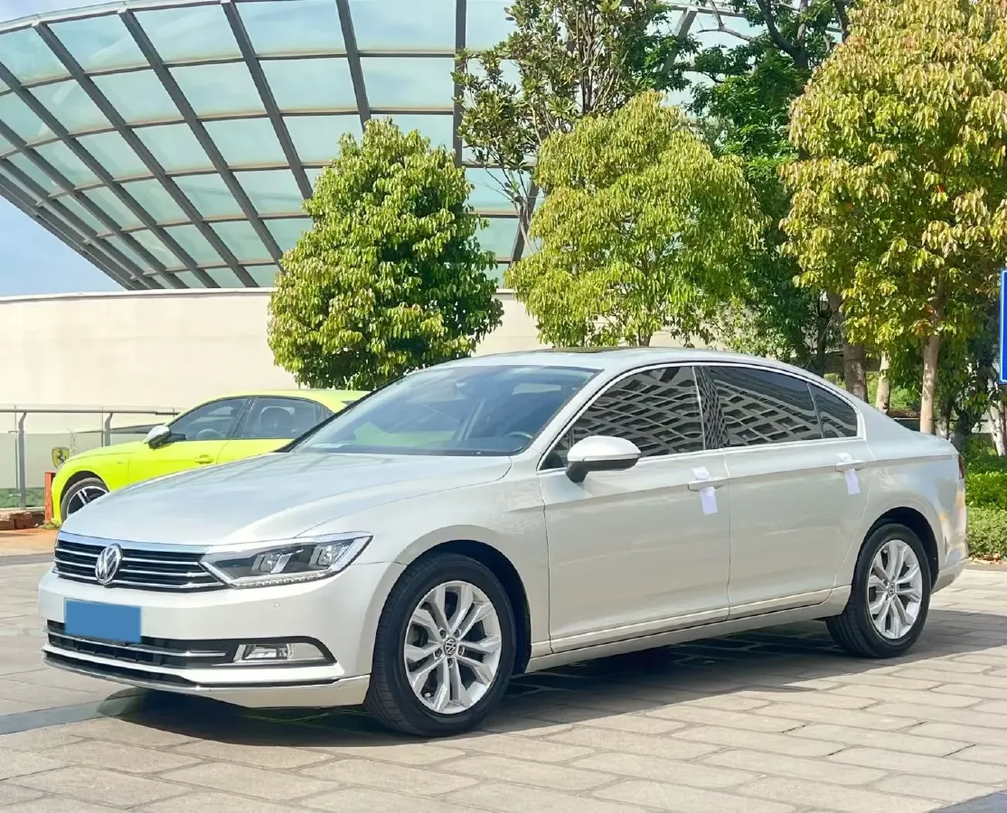 2018 Volkswagen Magotan 1.8T 180HP L4 7DCT,autocango,china used car exporter,china ev exporter,chinese used car exporter,chinese used ev exporter