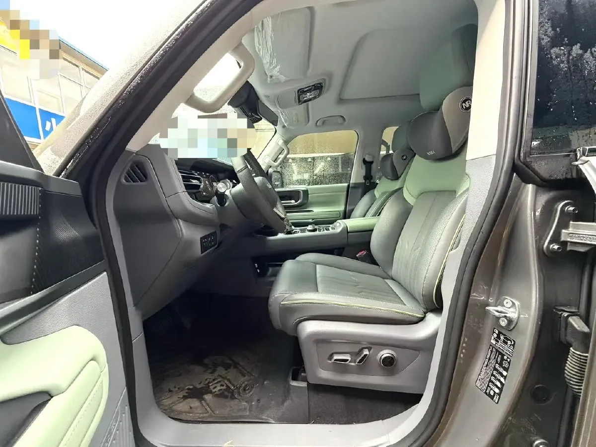 2024 Beijing BJ40 2.0T 245HP L4 8AT,autocango,china used car exporter,china ev exporter,chinese used car exporter,chinese used ev exporter