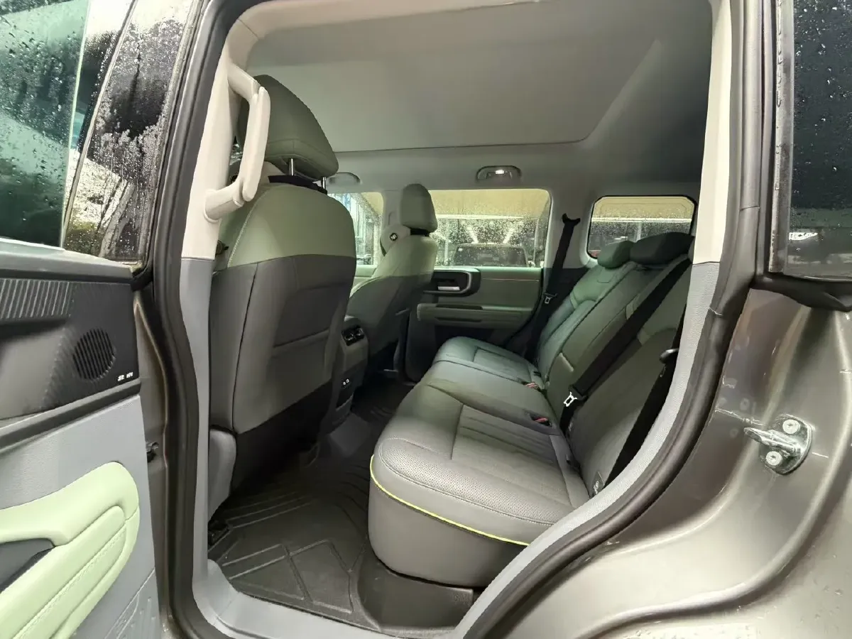 2024 Beijing BJ40 2.0T 245HP L4 8AT,autocango,china used car exporter,china ev exporter,chinese used car exporter,chinese used ev exporter