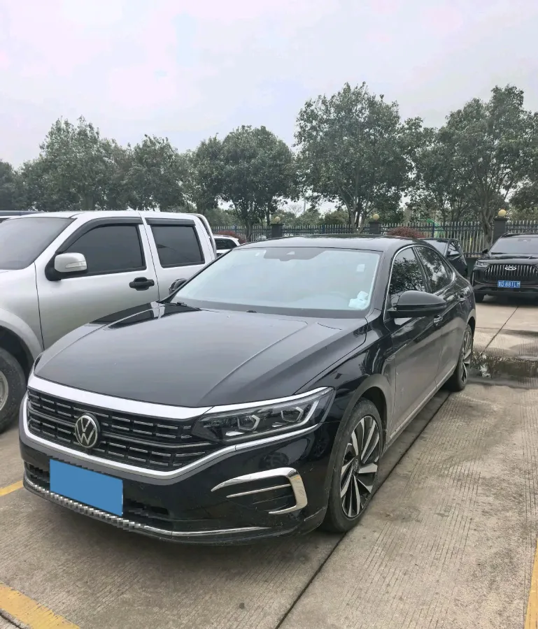 2023 Volkswagen Passat 2.0T 220HP L4 7DCT,autocango,china used car exporter,china ev exporter,chinese used car exporter,chinese used ev exporter