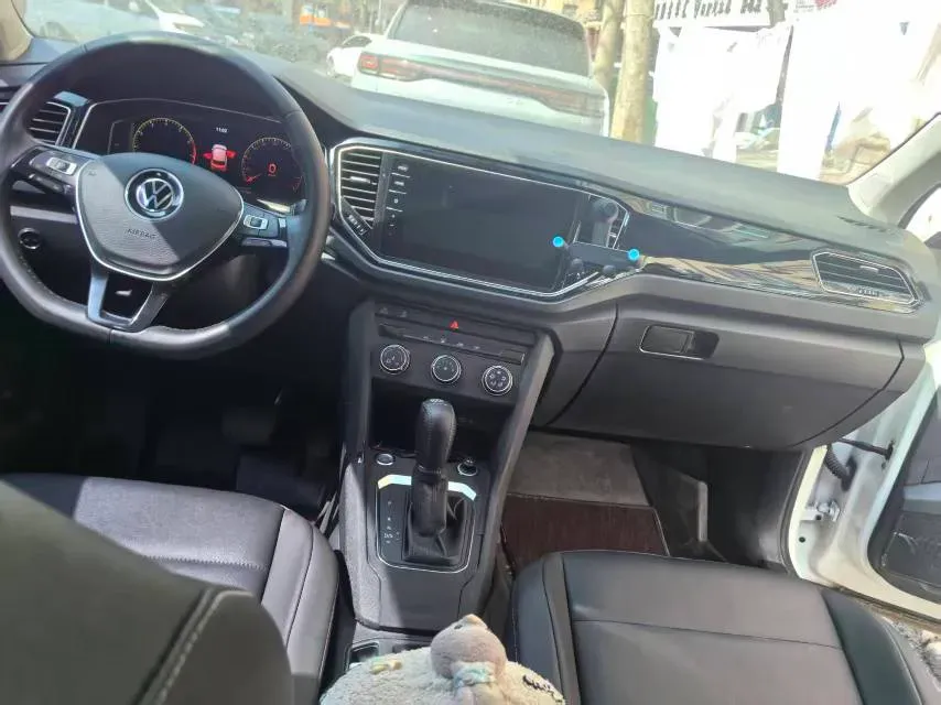 2021 Volkswagen T-Roc 1.4T 150HP L4 7DCT,autocango,china used car exporter,china ev exporter,chinese used car exporter,chinese used ev exporter