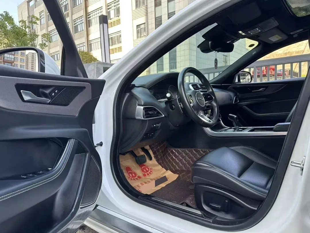 2022 Jaguar XEL 2.0T 200HP L4 8AT,autocango,china used car exporter,china ev exporter,chinese used car exporter,chinese used ev exporter