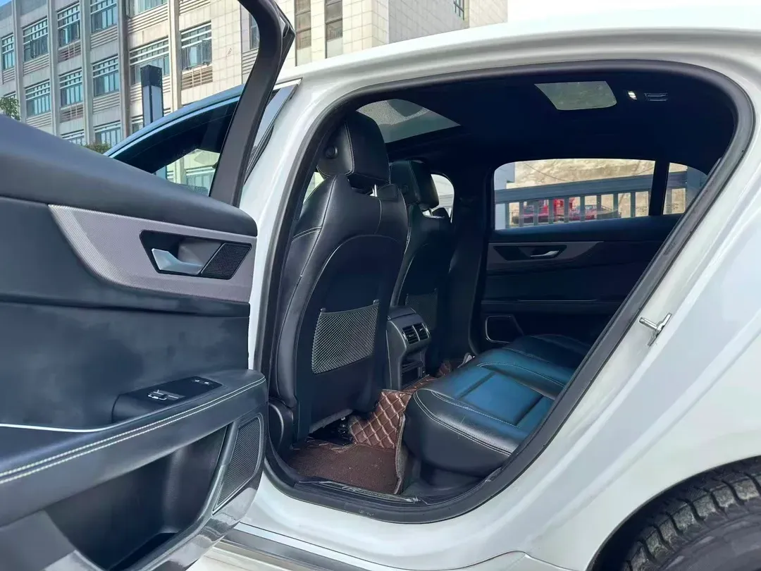 2022 Jaguar XEL 2.0T 200HP L4 8AT,autocango,china used car exporter,china ev exporter,chinese used car exporter,chinese used ev exporter