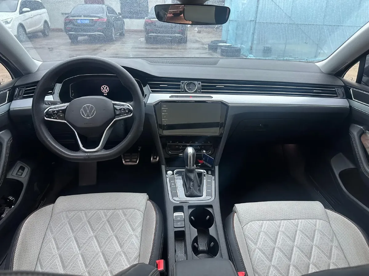 2023 Volkswagen Magotan 2.0T 186HP L4 7DCT,autocango,china used car exporter,china ev exporter,chinese used car exporter,chinese used ev exporter