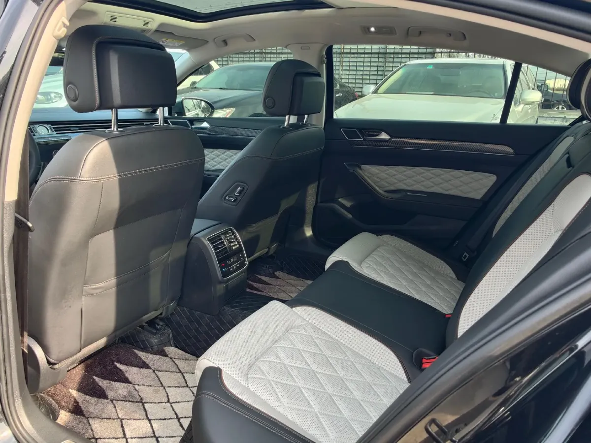 2023 Volkswagen Magotan 2.0T 186HP L4 7DCT,autocango,china used car exporter,china ev exporter,chinese used car exporter,chinese used ev exporter