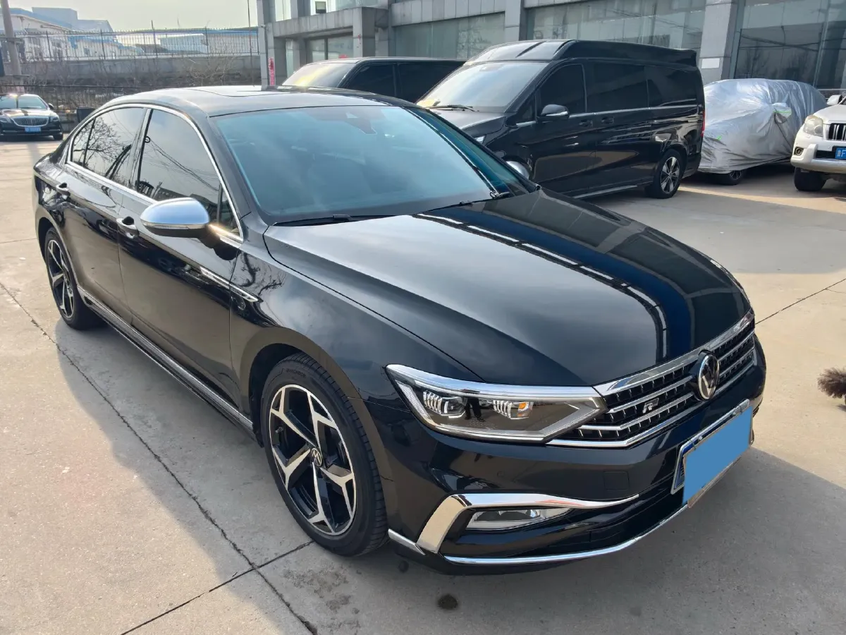 2023 Volkswagen Magotan 2.0T 186HP L4 7DCT,autocango,china used car exporter,china ev exporter,chinese used car exporter,chinese used ev exporter