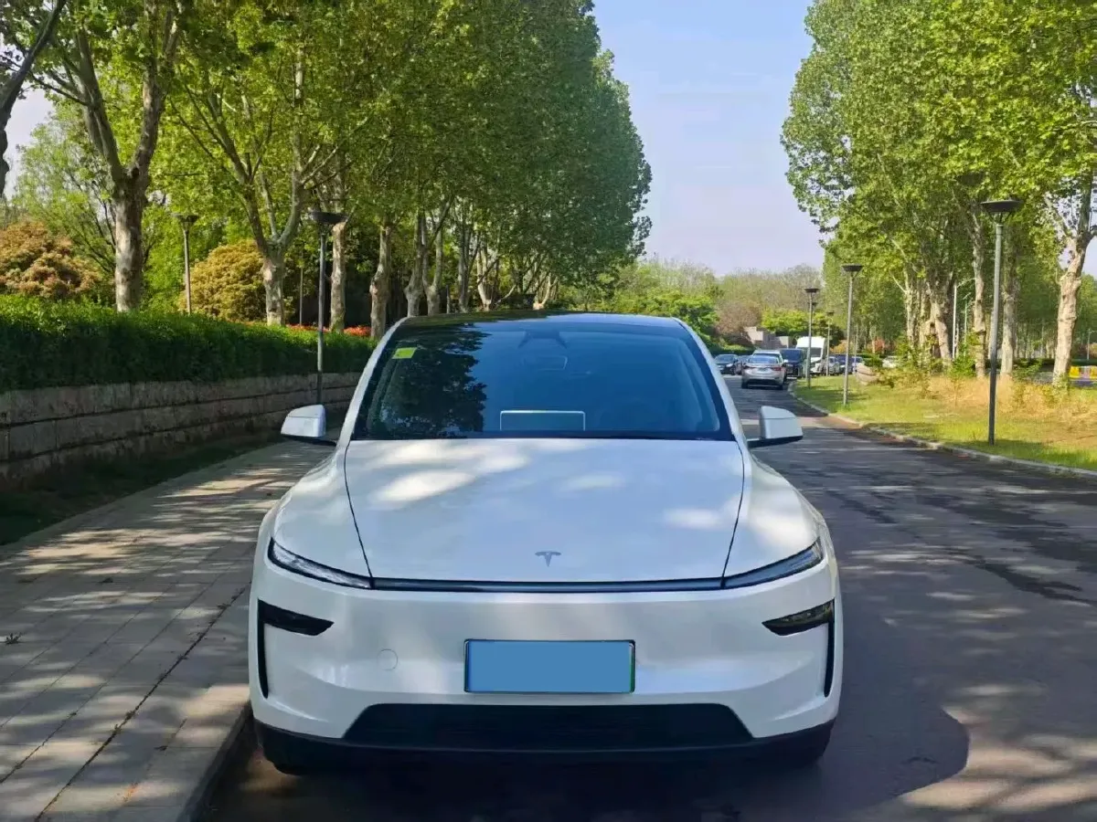 2025 Tesla Model Y BEV 62.5KWH,autocango,china used car exporter,china ev exporter,chinese used car exporter,chinese used ev exporter