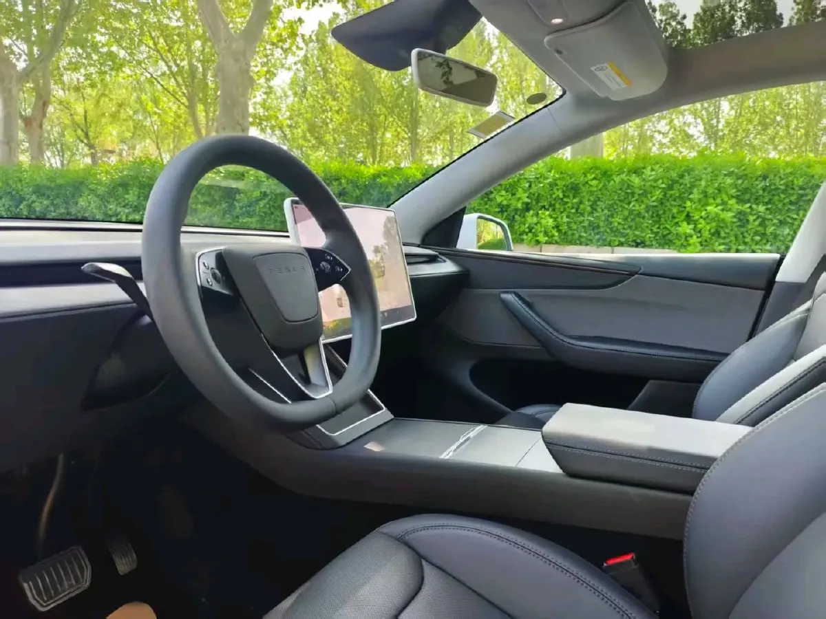 2025 Tesla Model Y BEV 62.5KWH,autocango,china used car exporter,china ev exporter,chinese used car exporter,chinese used ev exporter
