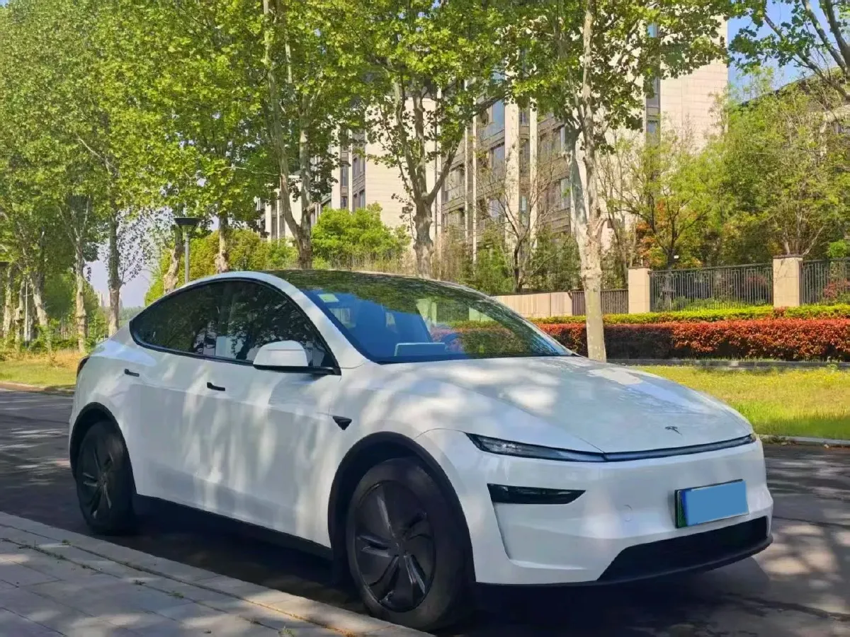 2025 Tesla Model Y BEV 62.5KWH,autocango,china used car exporter,china ev exporter,chinese used car exporter,chinese used ev exporter