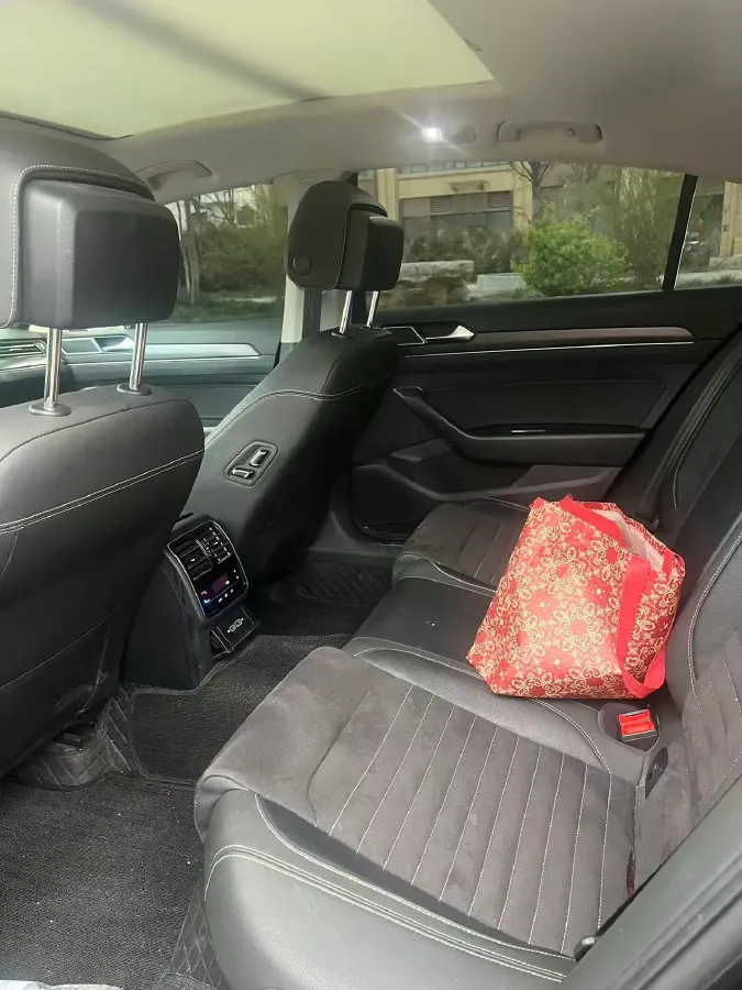 2020 Volkswagen Magotan 2.0T 186HP L4 7DCT,autocango,china used car exporter,china ev exporter,chinese used car exporter,chinese used ev exporter